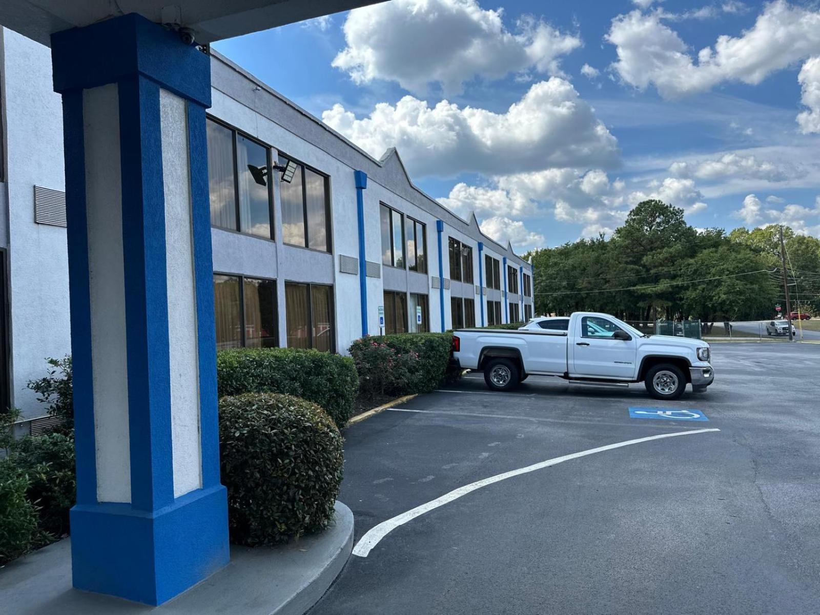 Rodeway Inn Stone Mountain Tucker Exterior photo