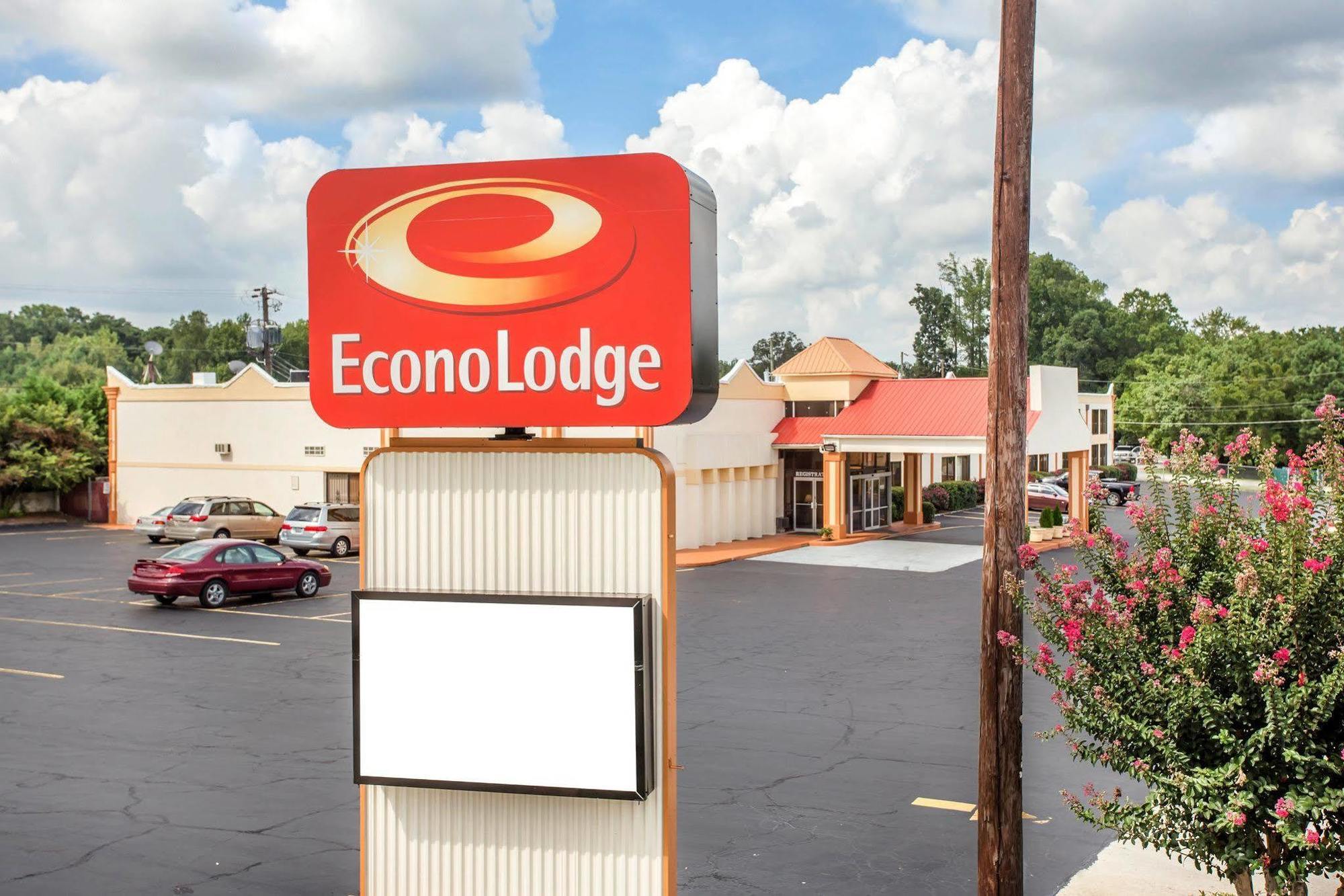 Rodeway Inn Stone Mountain Tucker Exterior photo